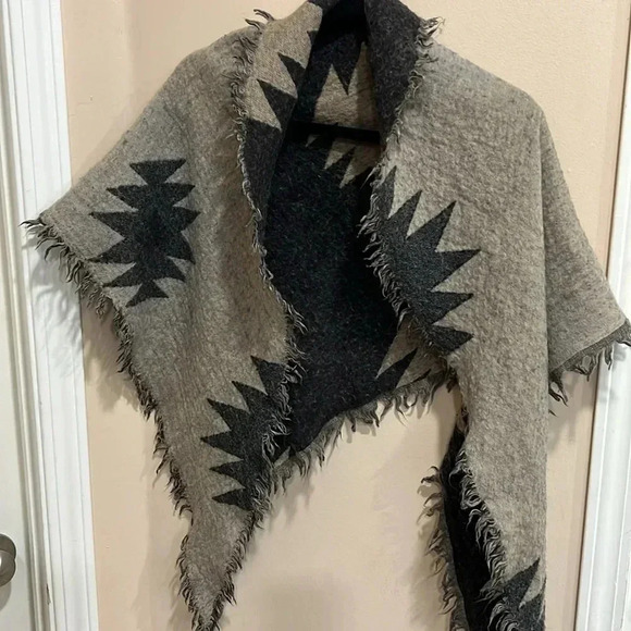 Wilfred Accessories - (1) Aritzia Wilfred wool scarf